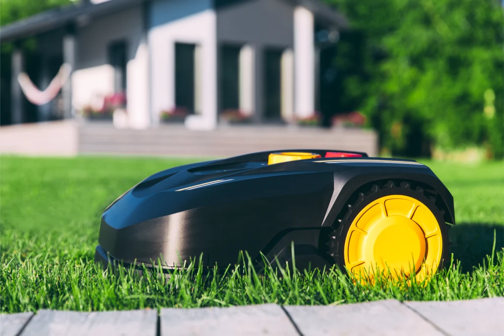 Robot koszący bez przewodu ograniczającego – jak działa i czy warto?