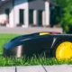 Robot koszący bez przewodu ograniczającego – jak działa i czy warto?
